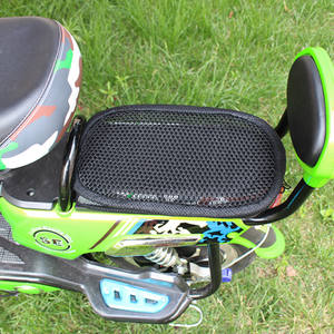 Coussin de siège arrière respirant semi-mesh noir 3D pour trottinettes électriques - Product Image 3