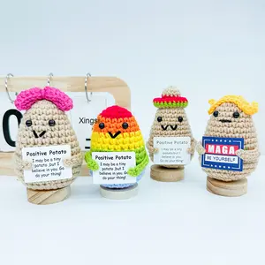 Diseño moderno tejido a mano TARJETA DE Navidad Doctor sombrero ornamento colorido patrón Vertical muñecas de patata <span class=keywords><strong>para</strong></span> decoración del hogar cuerda - Product Image 2