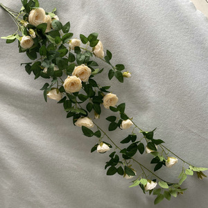 Queyiyi Fleurs artificielles Camélia murales 100cm 200cm Décoration intérieure Studio de mariage Verdure - Product Image 2