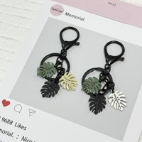Porte-clés réaliste en forme de feuille de Monstera avec fermoir mousqueton, breloques de sac, accessoires, porte-clés végétaux, thème tropical, pendentifs pour clés de voiture