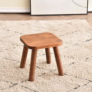 Mini tabouret rustique en bois massif - Siège en bois artisanal pour enfants et adultes, petit modèle - Product Image 3