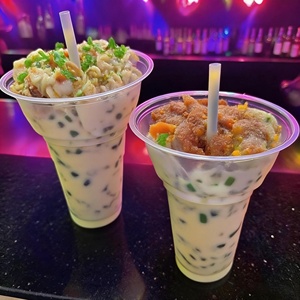 500ml 600ml 700ml plástico 2 en 1 taza de aperitivos y bebidas taza contenedor de <span class=keywords><strong>PP</strong></span> con bandeja para aperitivos portavasos para fiesta familiar - Product Image 1