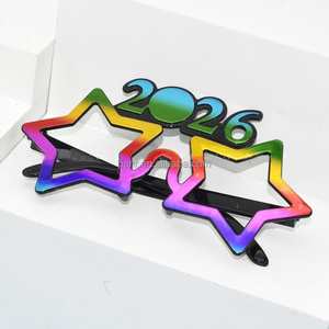 L'arredamento della festa <span class=keywords><strong>di</strong></span> buon anno <span class=keywords><strong>di</strong></span> 2026 fornisce oggetti <span class=keywords><strong>di</strong></span> scena per occhiali da sole a forma <span class=keywords><strong>di</strong></span> stella argento oro nero - Product Image 4