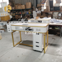 Table de manucure avec cadre doré tendance avec aspirateur