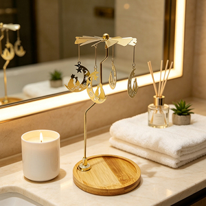 Nuevo Candelabro Giratorio, Portavelas Creativo de Lujo para Velas Aromáticas, Candelabro Giratorio Tipo Carrusel con Bandeja de Madera - Product Image 1