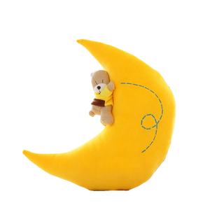 Dessin animé ours poupée <span class=keywords><strong>traversin</strong></span> oreiller peluche croissant coussin de siège arrière dans le bureau jaune lune forme oreiller avec ours jouet - Product Image 1