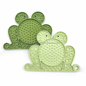 VaryWell BAS quantité minimale de commande Expédition rapide Mangeoire lente Diverses couleurs Enrichissement pour animaux Grenouille Forme de poisson Chien Chat Tapis à lécher en silicone - Product Image 1