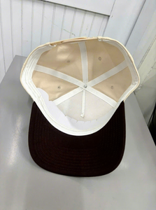 Casquette de baseball en coton à 5 panneaux avec patch tissé personnalisé, bicolore, pour adultes, décontractée, confortable, streetwear pour tous les jours, fabriquée au Vietnam - Product Image 3
