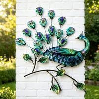 Sculpture murale artisanale élégante et multicolore au design paon, pour intérieur, extérieur, maison et jardin