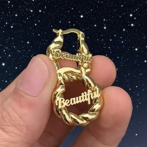 Pendientes de Acero Inoxidable con Baño de Oro PVD de 18K en Forma de C, Estilo Hip Hop, de Alto Brillo y Resistentes al Deslustre, para Hombre y Mujer - Product Image 3