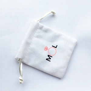 Mini Sacchetto di Lusso in Velluto Scamosciato Bianco Riciclabile, Personalizzabile con Cordoncino, per Confezioni Regalo di Orologi, Collane e Occhiali - Product Image 4