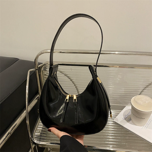 Bolso <span class=keywords><strong>de</strong></span> Media Luna <span class=keywords><strong>de</strong></span> Cuero Sintético Metálico para Mujer con Correa Cruzada Ajustable, Bolso <span class=keywords><strong>de</strong></span> Mano Casual Minimalista, Bolso Tipo Hobo - Product Image 4