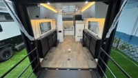 Caravane tout-terrain EcoCampor 19 pieds à double essieu avec porte-rampe arrière pour le marché australien