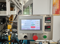 Machine verticale automatique de remplissage et de scellage de sachets pour l'emballage de liquides, sauces, huiles, miel, café en poudre et jus dans des films plastiques