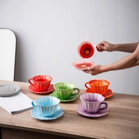 Tasse à café en céramique en forme de fleur avec soucoupe, ensemble de tasses à thé en porcelaine à pétales, tasse à cappuccino et latte florale colorée