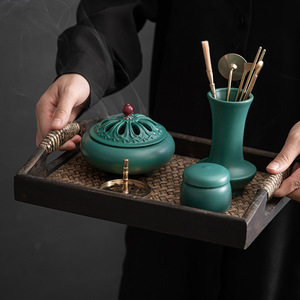 Rock Mountain Home Furnishings – Ensemble de neuf pièces d'encens vert, accessoires d'encens faits à la main, brûleur d'encens en céramique, cuillère et pelle - Product Image 1