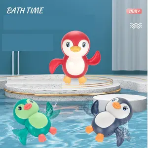 Jouets d'été populaires en plastique crabe rampant jouet baignoire détection de la flottabilité plage natation pingouin Wind Up jouets de bain