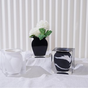 ชุดแจกันอะคริลิกดีไซน์มินิมอลสีดำขาว สำหรับตกแต่งบ้านและเป็นของขวัญ - Product Image 1
