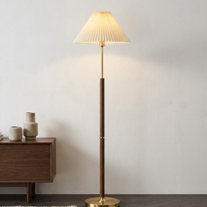 <span class=keywords><strong>Lampada</strong></span> <span class=keywords><strong>da</strong></span> <span class=keywords><strong>Terra</strong></span> LED Vintage in Ferro Stile Nordico Moderno, Base E27, Finitura <span class=keywords><strong>Gialla</strong></span> Originale per Camera <span class=keywords><strong>da</strong></span> Letto, Soggiorno, Hotel, Arredamento di Lusso - Product Image 1