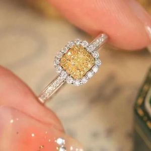 Bague de fiançailles Xinfly avec diamant jaune taille coussin de 0,56 carat, bijoux en or pur 18 carats - Product Image 5