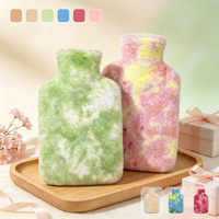 Bouillotte en caoutchouc colorée et chaude avec housse en peluche tie-dye