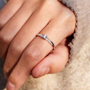 Anello Geometrico Bicolore Stile Minimalista per Donne - Product Image 2