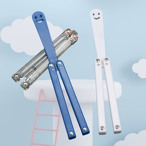 سكين فراشة بلاستيكي من لعبة Csgo، مجموعات سكين فراشة بلاستيكية للتدريب، سكين حبار آمن بدون شفرة للفتح - Product Image 4