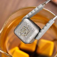 Glaçons carrés réutilisables à refroidissement rapide en acier inoxydable 304 avec placage en titane de qualité alimentaire pour whisky
