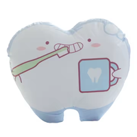 Oreiller en peluche en forme de dents de personnalité créative coussin de clinique dentaire personnalisé pour l'hôpital remplissage en coton PP avec doublure en maille