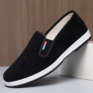 Chaussures décontractées pour hommes en velours côtelé, à enfiler, avec empeigne en tissu de coton, doublure douce et respectueuse de la peau, idéales pour la marche quotidienne et les trajets. - Product Image 1