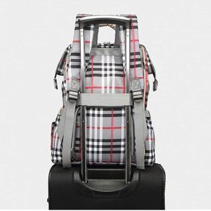 Échantillon Gratuit : Sac à Dos à Carreaux Élégant pour Maman, Sac à Langer, Porte-Bébé avec Port de Chargement USB, Sac de Voyage Polyvalent pour Bébé et Activités de Plein Air - Product Image 3