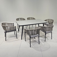Tables et chaises d'extérieur en métal et rotin pour restaurants, cafés, hôtels, patios et jardins – Idéal pour les loisirs en plein air
