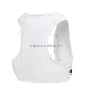 Gilet d'hydratation personnalisé pour la course à pied et la randonnée en extérieur, imperméable, léger, avec porte-bouteille, veste sans manches pour la course à pied - Product Image 6