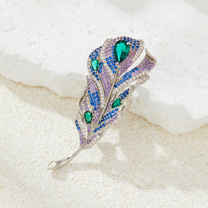 Feather Brooch Zircon Micro Inlay Women's Fashion Lapel Pin Gift Autumn Winter Jewelry Accessory - Product Image 4