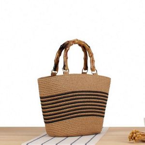 Bolso de mano de paja tejida con asa de bambú y rayas de colores contrastantes para mujer, ideal para el verano y la playa, venta al por mayor. - Product Image 3