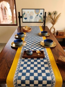 Chemins de table en coton slub imprimés à la main de style moderne. Dimensions 13x80 pouces. Quantité minimale de commande : 30 pièces par design par couleur pour la personnalisation - Product Image 2