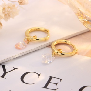 Élégantes boucles d'oreilles pendantes goutte d'eau transfrontalières pour femmes, design de niche de luxe léger avec zircon, bijoux tendance en laiton pour cadeau - Product Image 1