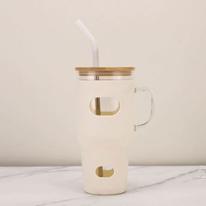 Vaso de Vidrio para Auto de 32oz con Asa y Funda de Silicona Texturizada para Mejor Agarre - Product Image 2