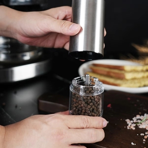 Moulin à <span class=keywords><strong>sel</strong></span> et poivre automatique à piles - Conçu pour une utilisation domestique en cuisine, petit moulin ménager - Product Image 3