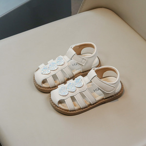Nieuwe meisjes sandalen Koreaanse stijl, kleine meisjes dichte teenslippers, ademende holle zachte zool strandschoenen - Product Image 3