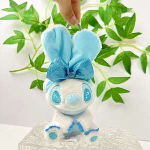 Nuovo Portachiavi Peluche Coniglio di Lilo & Stitch, Stitch Colorato con Grandi Orecchie e Fiocco, Ciondolo per Zaino Imbottito in Cotone PP all'Ingrosso - Product Image 6
