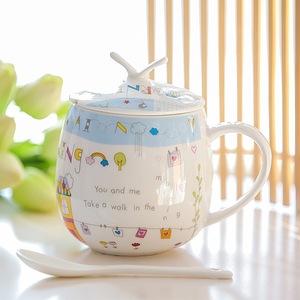 Tazza in Porcellana Cinese con Coperchio e Cucchiaio, Design Creativo, 450ml, Senza BPA, Resistente al Calore, Adatta per Microonde e <span class=keywords><strong>Forno</strong></span>, Ecologica, Tazza per Latte - Product Image 1