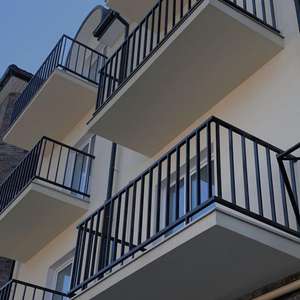 Siyah <span class=keywords><strong>Metal</strong></span> Güzel Balkon Korkuluk Tasarımı, Dış Mekan Borulu Merdiven Korkuluğu Tasarımı için - Product Image 2