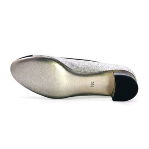 Commercio all'ingrosso Glitter punta tonda tacchi bassi scarpe con Logo personalizzato in vera pelle <span class=keywords><strong>argento</strong></span> tacchi quadrati da donna - Product Image 6