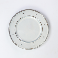 Assiette en porcelaine blanche à bord festonné ST SHUNTOP, de luxe, écologique, de style tropical, fabriquée dans le Guangdong, classique pour les mariages, les hôtels et les restaurants
