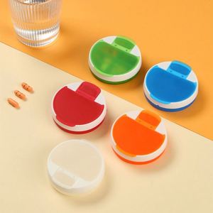 Boîte à médicaments portable givrée transparente à 4 compartiments, mini distributeur de pilules anti-poussière pour voyage, organisateur, idée cadeau originale - Product Image 1