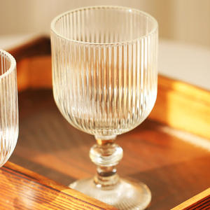 Verres à pied sans plomb de qualité supérieure conçus pour améliorer les saveurs et les arômes des vins fins pour les palais sophistiqués - Product Image 5