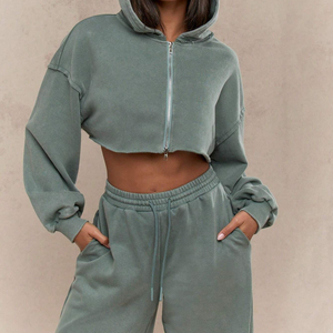 Ensemble de survêtement décontracté personnalisé pour femme : <span class=keywords><strong>veste</strong></span> à capuche courte zippée et <span class=keywords><strong>pantalon</strong></span> de survêtement à jambe extra <span class=keywords><strong>large</strong></span> à ourlet brut - Product Image 2