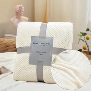 2023 <span class=keywords><strong>nouveau</strong></span> Design maison portable couverture ananas <span class=keywords><strong>treillis</strong></span> gaufré doux flanelle polaire avec couleur unie jeter couverture - Product Image 1