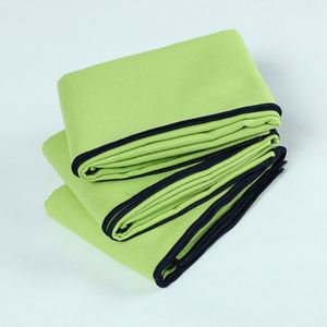 Serviette de sport en microfibre imprimée avec logo brodé personnalisé - Product Image 3